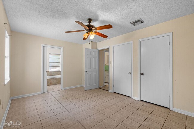 Building Photo - Stunning home located in the heart of Boss...