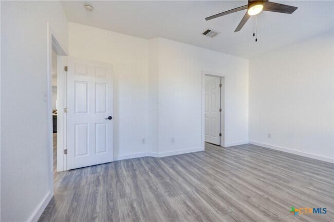 Building Photo - 15218 Parrish Ln