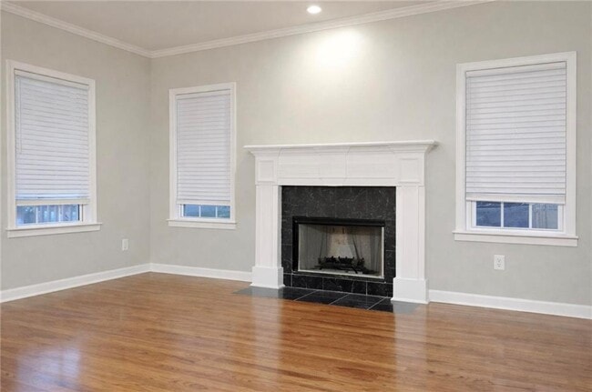 Building Photo - 218 Barfield Ave SW