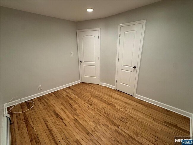 Building Photo - 2 Woodside Ave