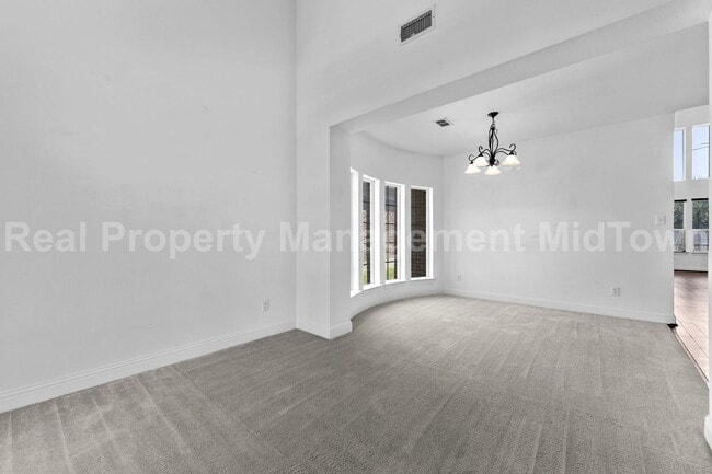 Building Photo - 4106 Horseshoe Ln