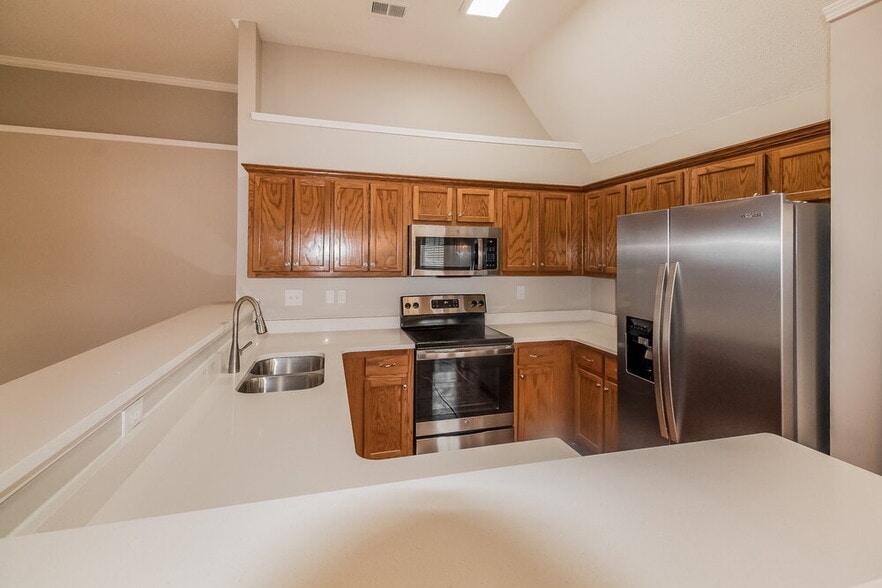 Building Photo - 4283 Ravenwood Park W