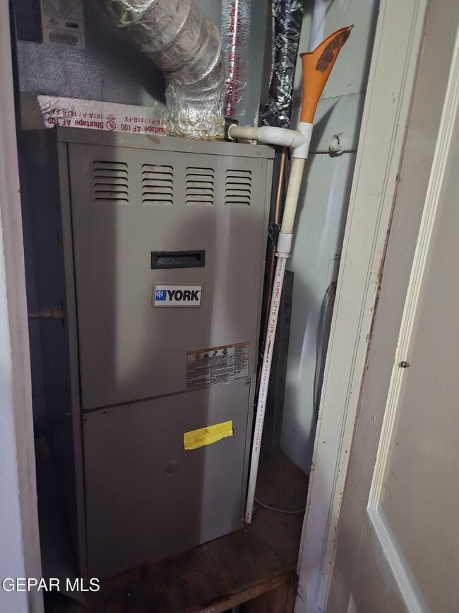 Building Photo - 3214 Douglas Ave