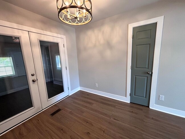 Building Photo - 575 Countrytown Dr