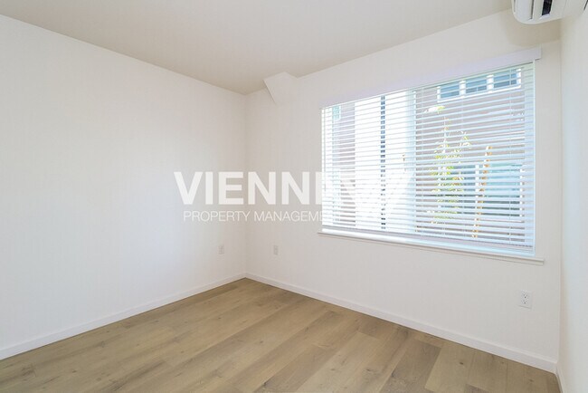 Building Photo - 8008 Quiet Knolls Dr