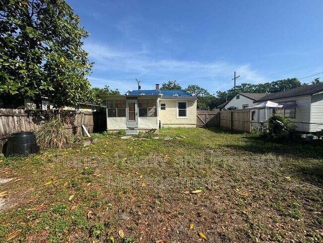 Building Photo - 636 Columbia St