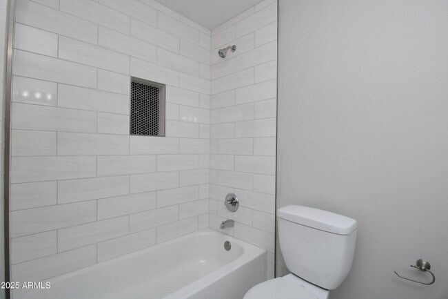 Building Photo - 537 E Laguna Dr