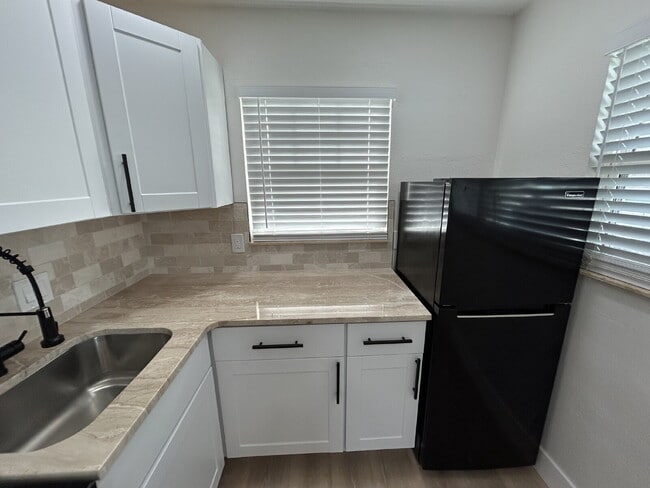 Building Photo - "Cozy 1-Bed Retreat in St. Pete's Heart – ...