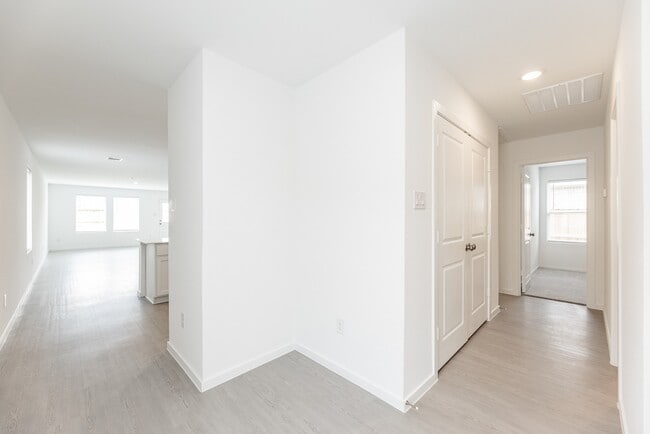 Building Photo - 6831 Lantana Leaf Ln