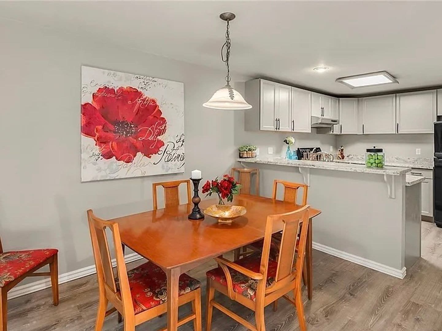 Building Photo - Bellevue Townhouse!!