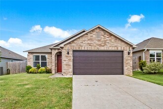 Building Photo - 927 E Swift Dr