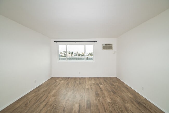 Building Photo - 932 South Westmoreland Avenue, Unit 308