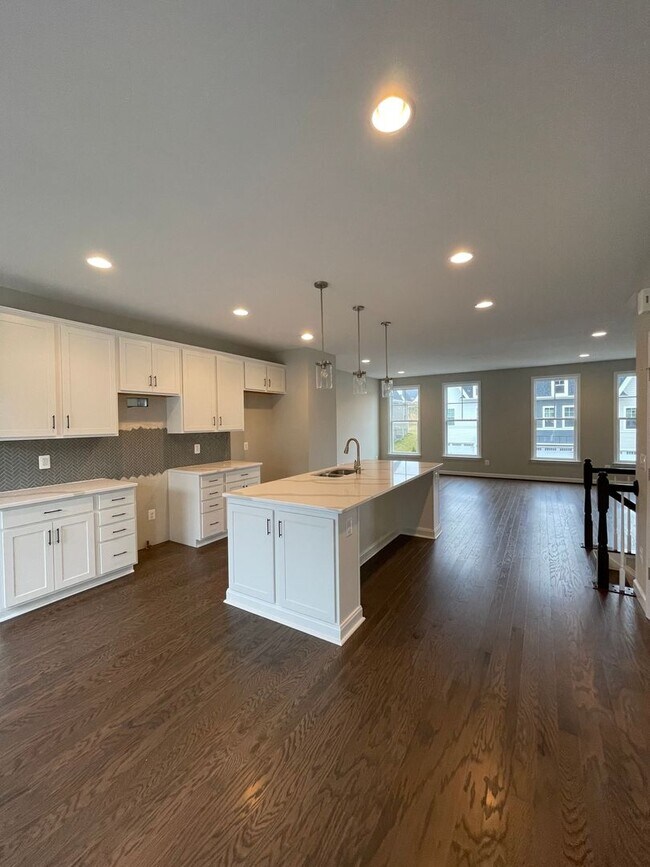 Building Photo - Townhouse for Rent in Preston Lake