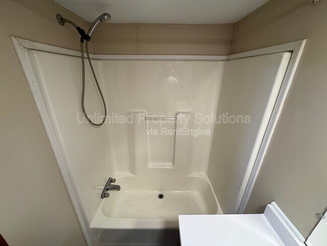 Building Photo - 9499 Wendi Dr NE