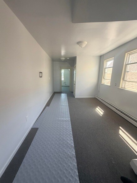 Building Photo - 133 W 30th St