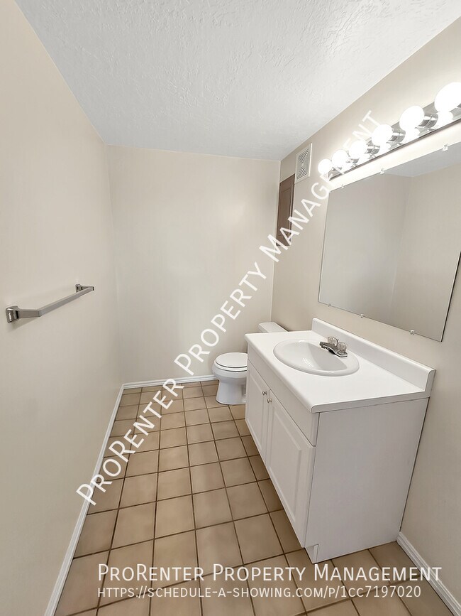 Building Photo - 1094 Beverly Way