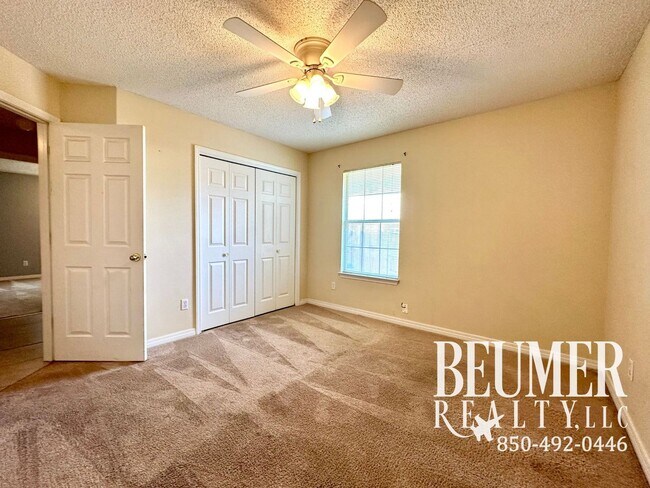 Building Photo - Beautiful 3Bed/2Bath Home Close to Correy ...