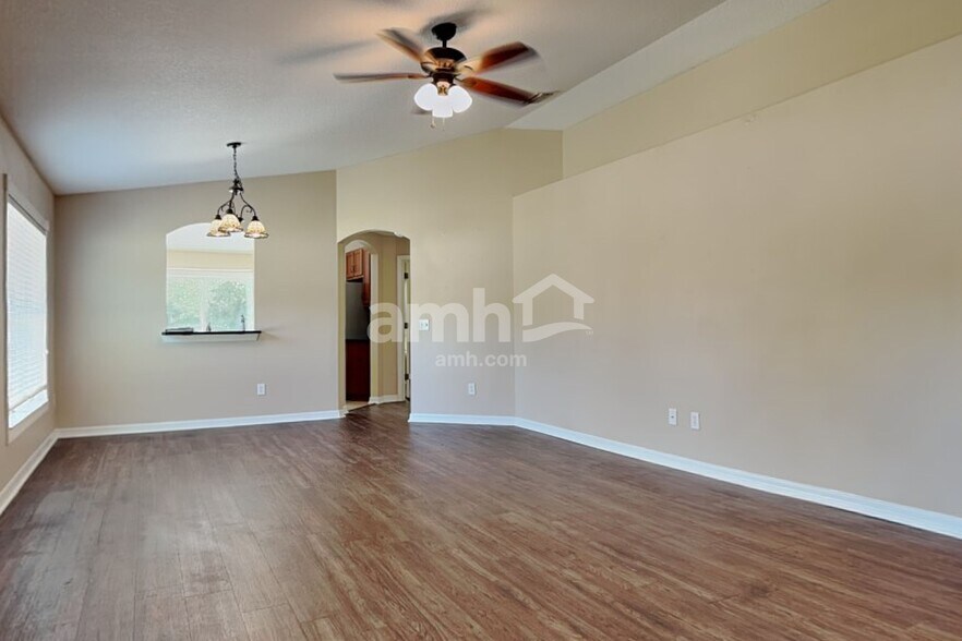 Building Photo - 18025 Cypress Bay Pky