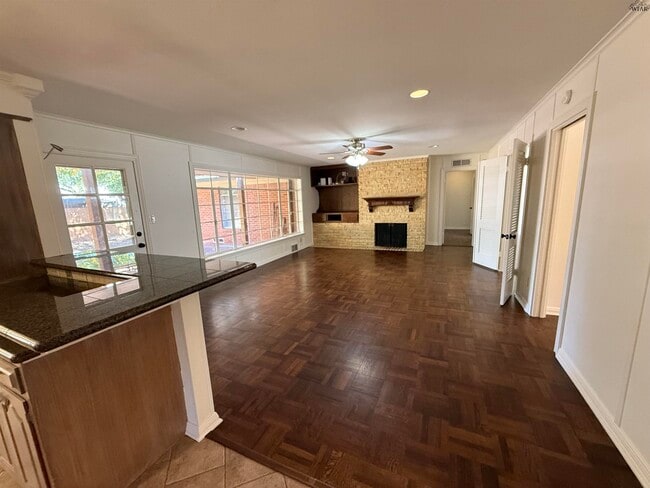 Building Photo - 2208 Avondale St