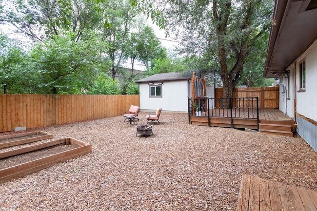 Building Photo - Beautiful 2-Bedroom, 2-Bath Home in Desirable Southwest Colorado Springs!