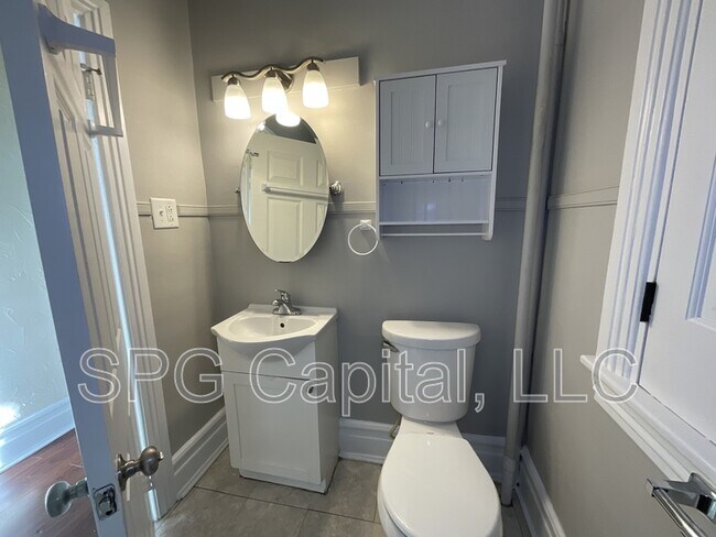 Building Photo - 28 Carlisle St