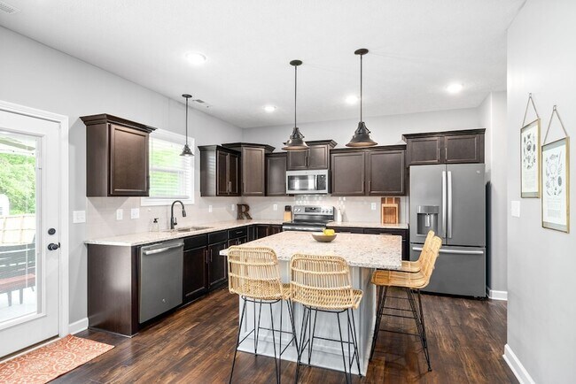 Building Photo - 1607 Ellie Piper Cir