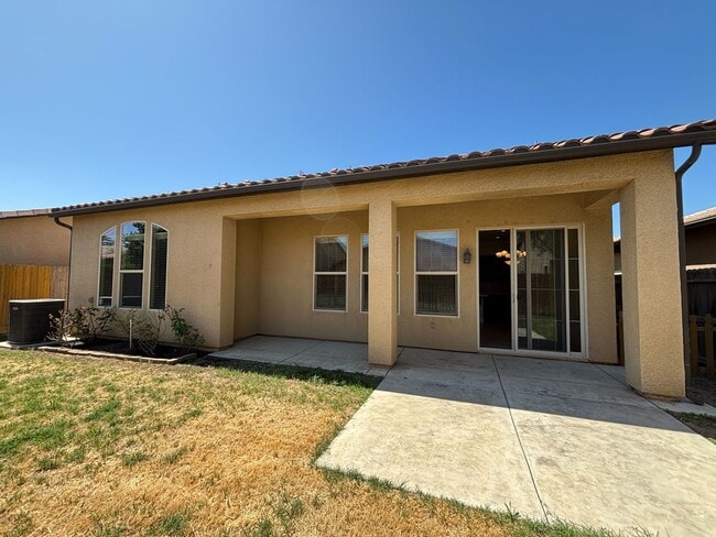 Building Photo - Beautiful 3 bedroom 2 bathroom