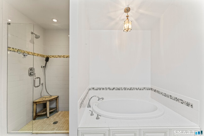 Building Photo - 75 Eureka Ave