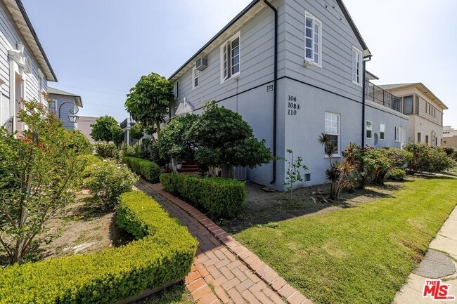 Building Photo - 110 Flores St