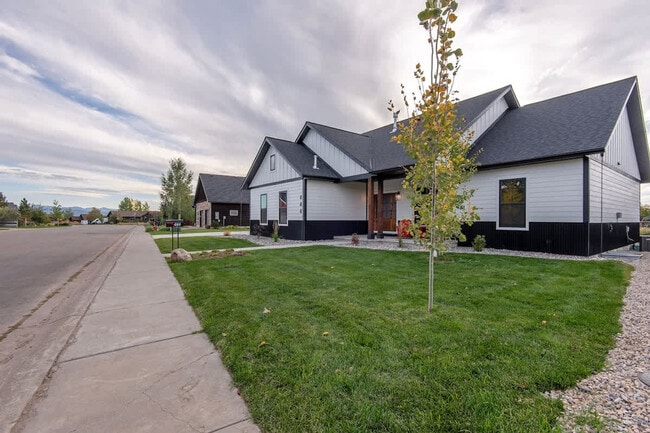 Building Photo - 444 Cowboy Trail