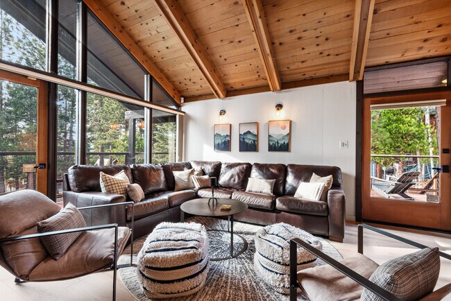 Building Photo - 7639 Forest Glen Dr