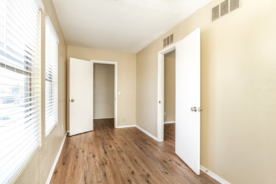 Building Photo - 2746 S Southwind Dr