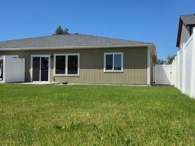 Building Photo - Tschirley  CT Duplex
