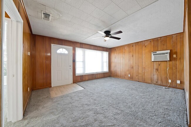 Building Photo - 2309 8th Ave