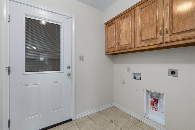 Building Photo - 27 Deer Ridge Rd