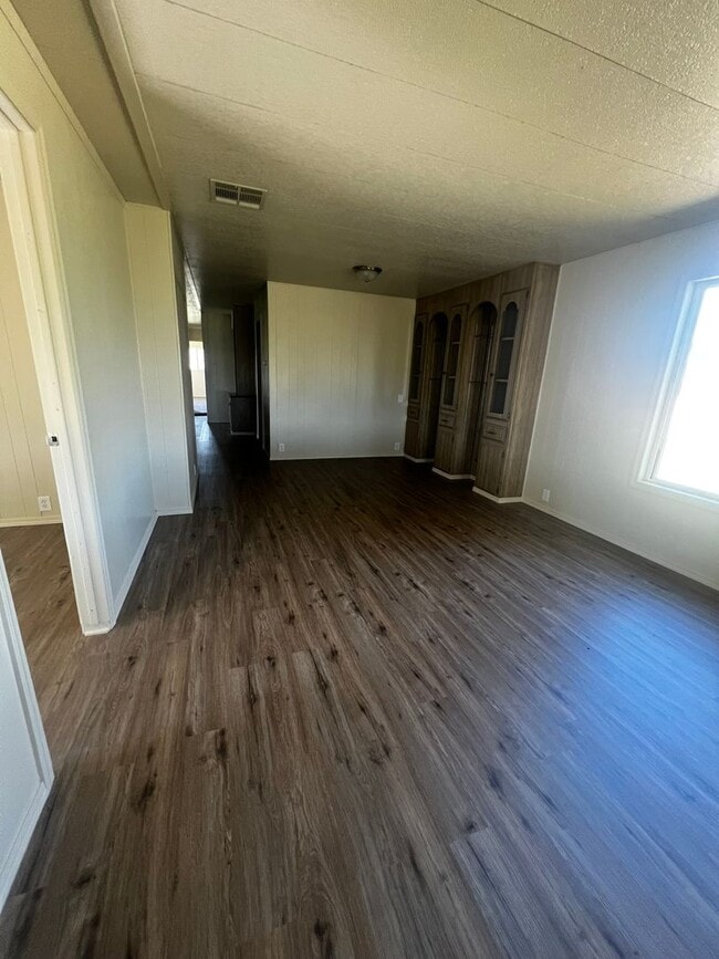Building Photo - 3 Bedroom, 2 Bathroom Manufactured Home - ...