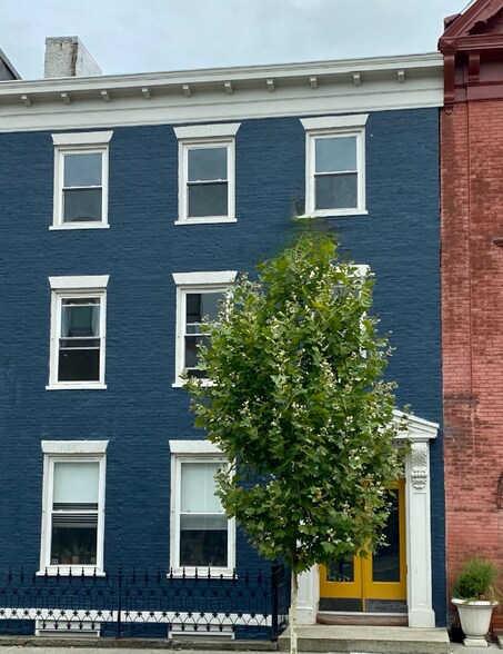 Building Photo - 358 Warren St