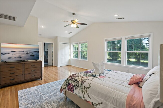 Building Photo - 6505 Columbia Pike