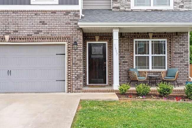 Building Photo - 1607 Ellie Piper Cir