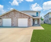 Building Photo - 837 E College St