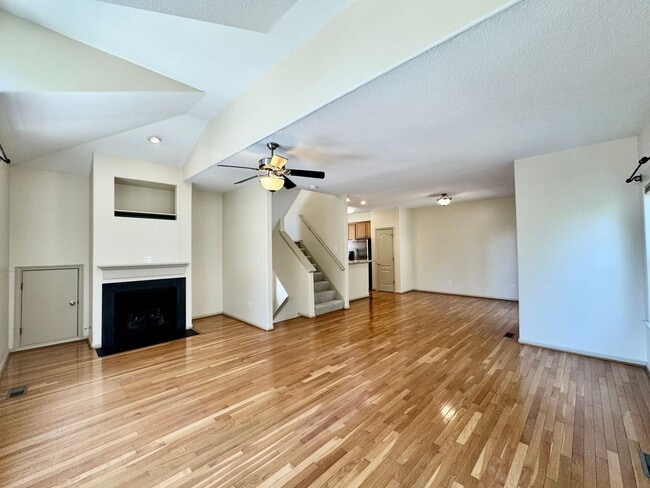 Building Photo - A Chesapeake Bay Townhome w/Garage, Available NOW! 2 Downstairs Bedrooms - Pet Friendly - 2 Balco...