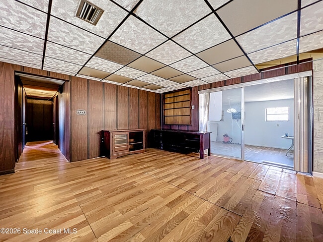 Building Photo - 122 Eden Ave