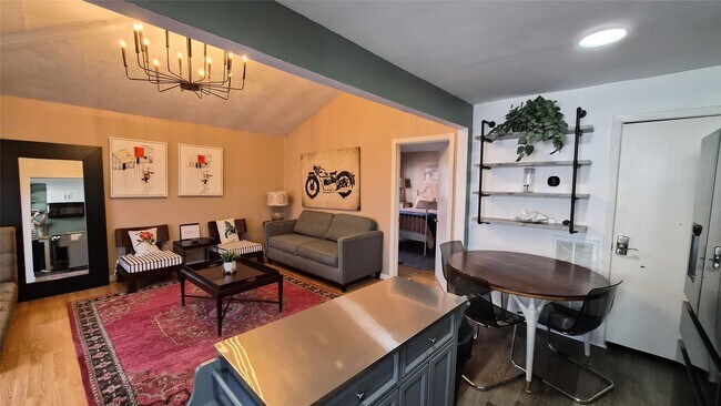 Building Photo - 2118 Oakdale St