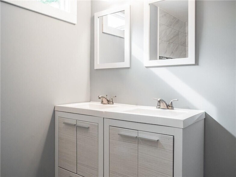 Building Photo - 120 Burbank Dr NW