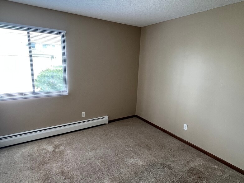 Building Photo - 2120 Valleyhigh Dr NW
