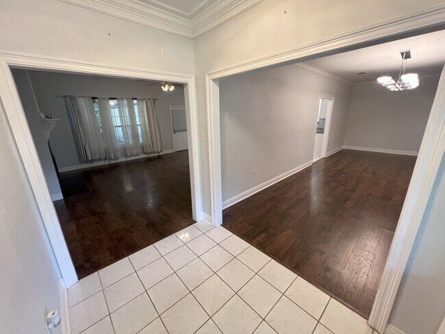 Building Photo - Newly remodeled, 4 bedroom, 2.5 bathroom home in Baton Rouge, LA