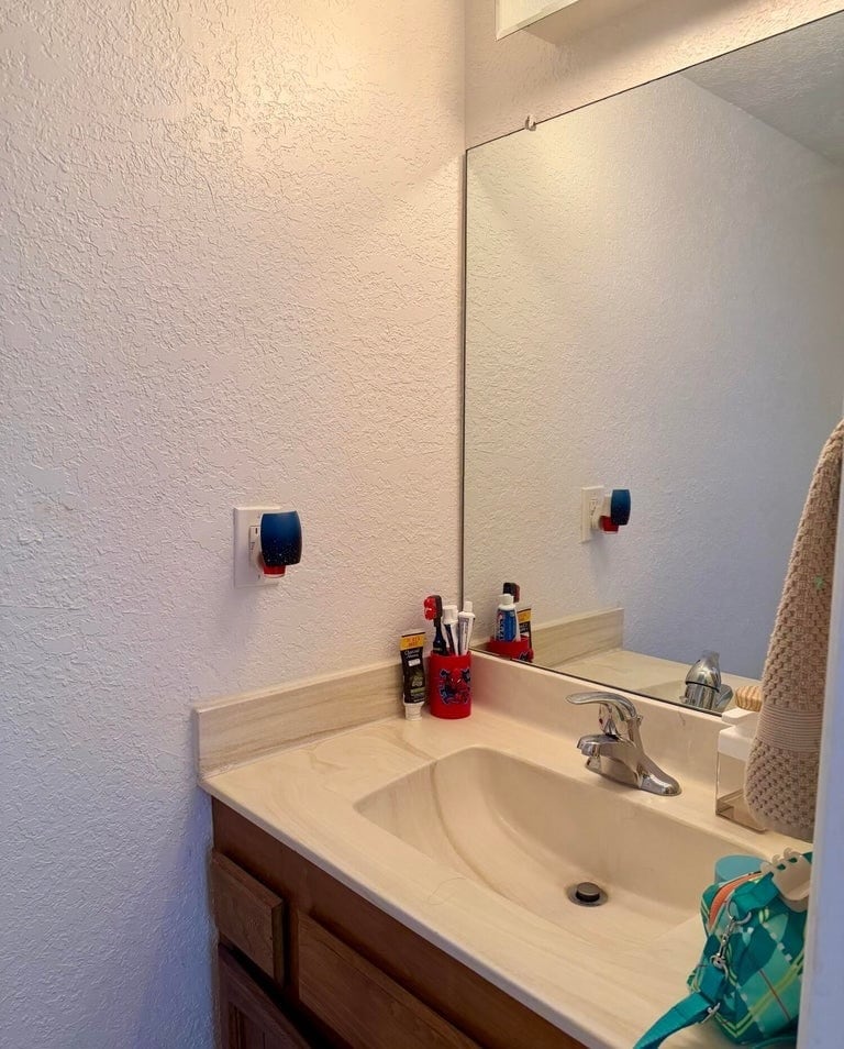 Downstairs Bathroom - 1510 E 26th Ln