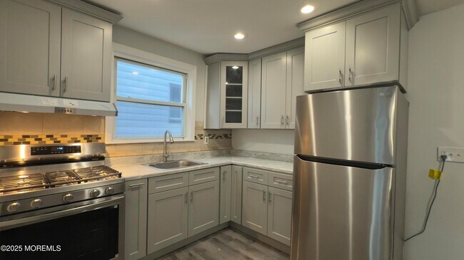 Building Photo - 56 Lindsley Pl