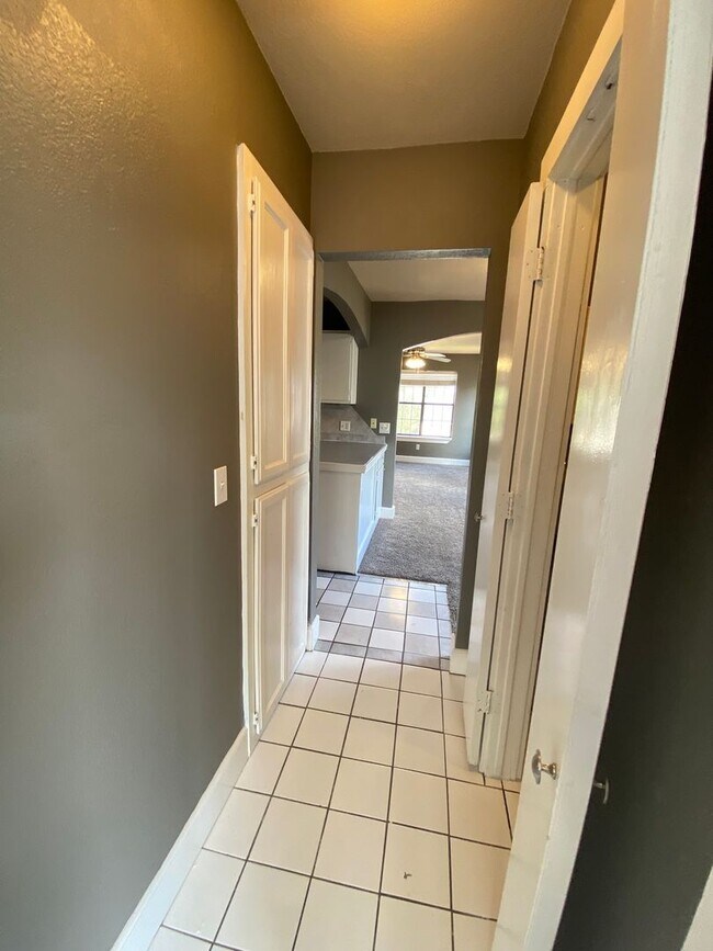 Building Photo - bed 1 bath in Paseo District