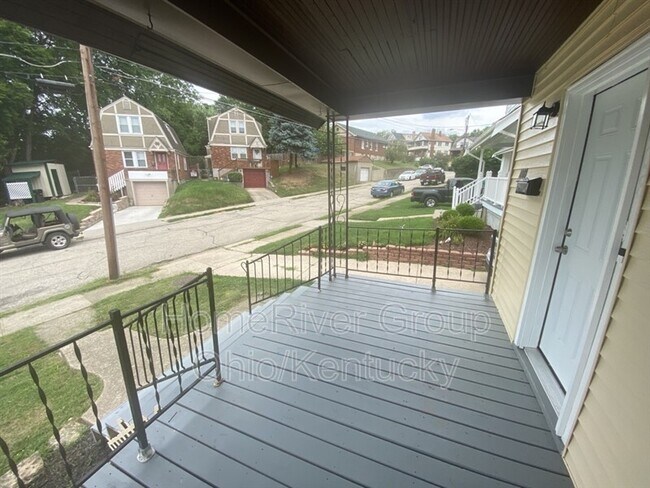 Building Photo - 1008 Lusitania Ave